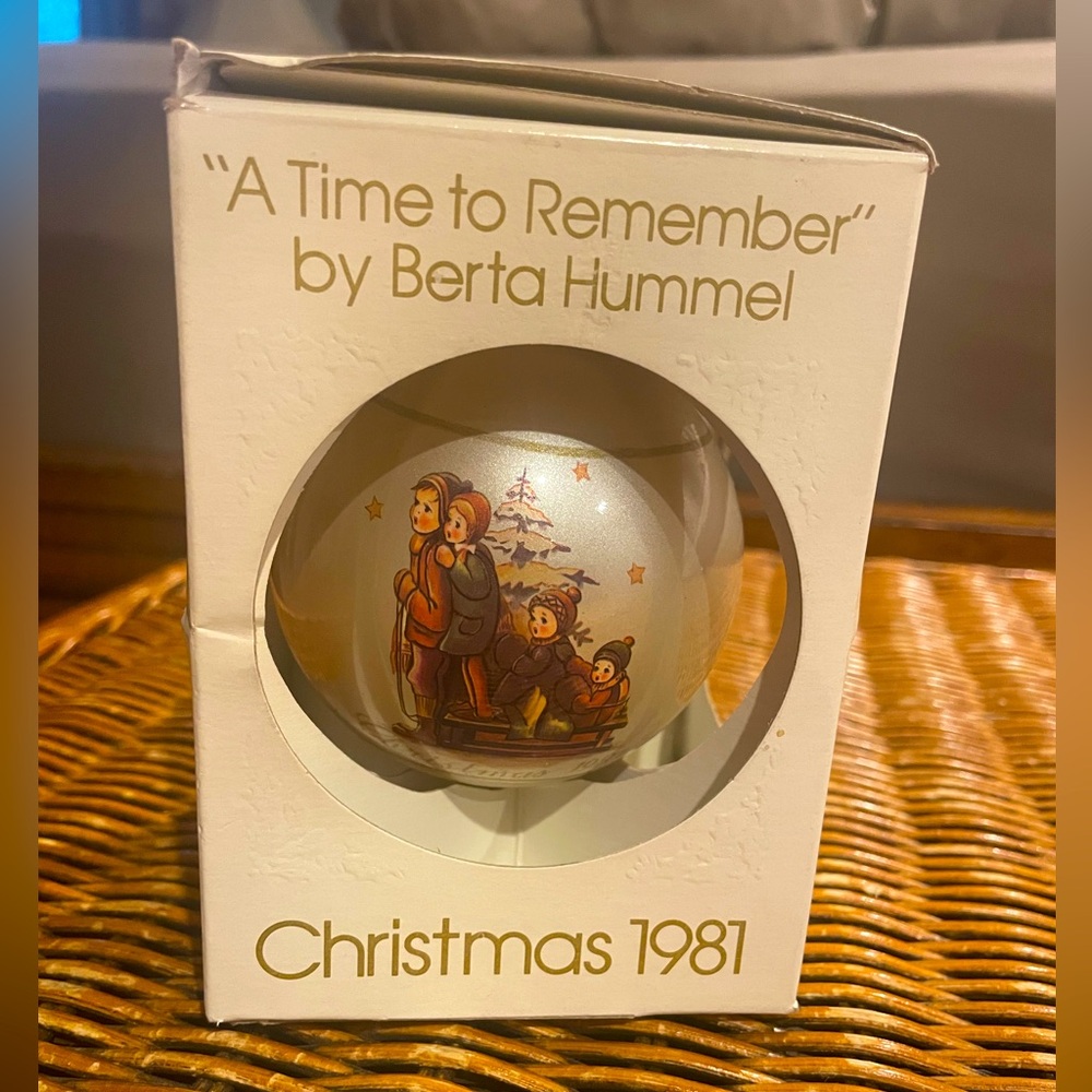 Schmid Berta Hummel A Time to Remember 1981 Holiday Ornament